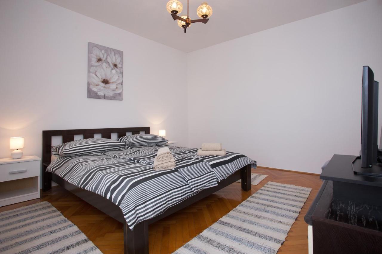 Rose Apartment *