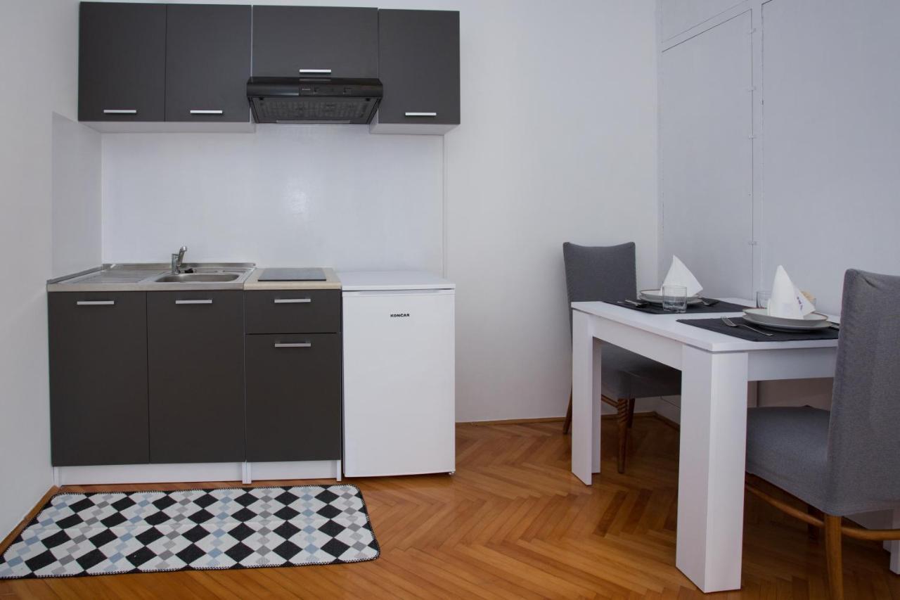 Rose Apartment Split
